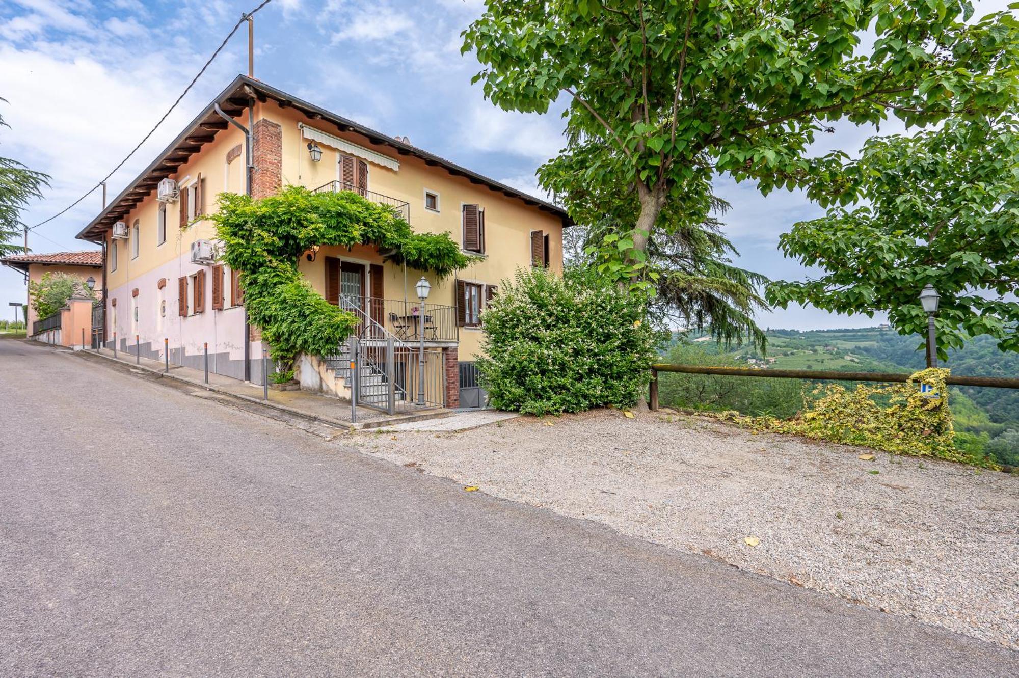 Agriturismo Cantine Bevione - Family Apartments Farigliano ภายนอก รูปภาพ